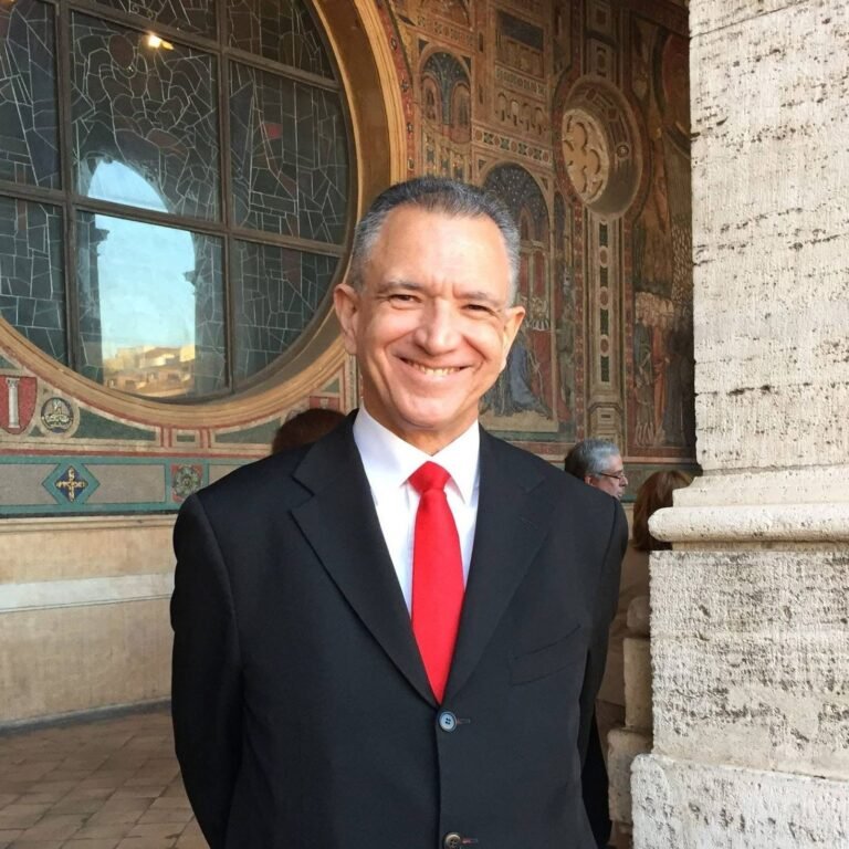 Historiador y Diplomático