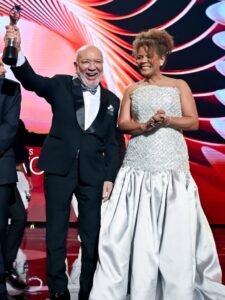 el-arte-de-comunicar-la-constancia-y-una-trayectoria-impecable-encuentran-hoy-su-mas-alto-recon-2-768x1024